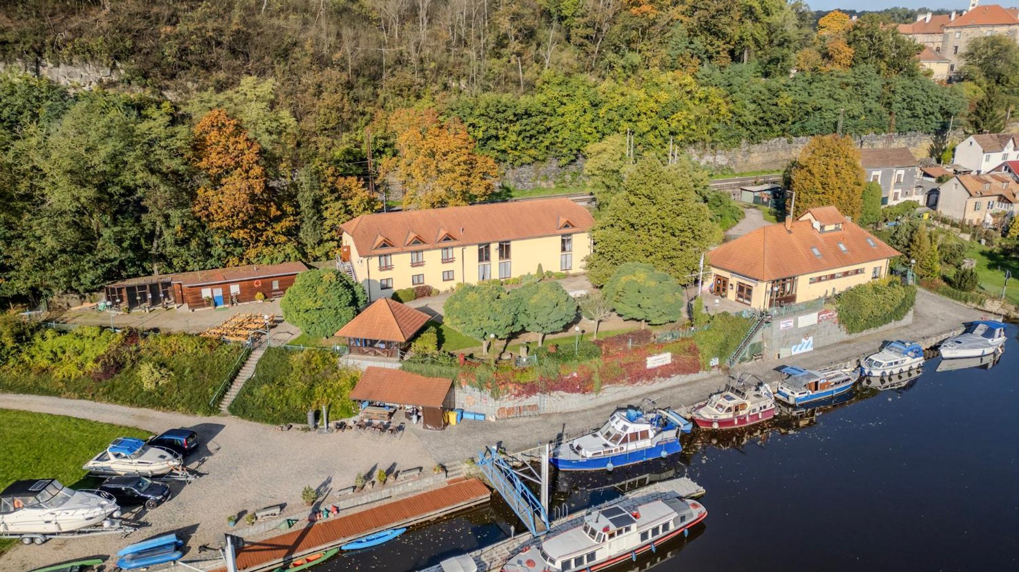 Nelahozeves Marina Vltava酒店 外观 照片